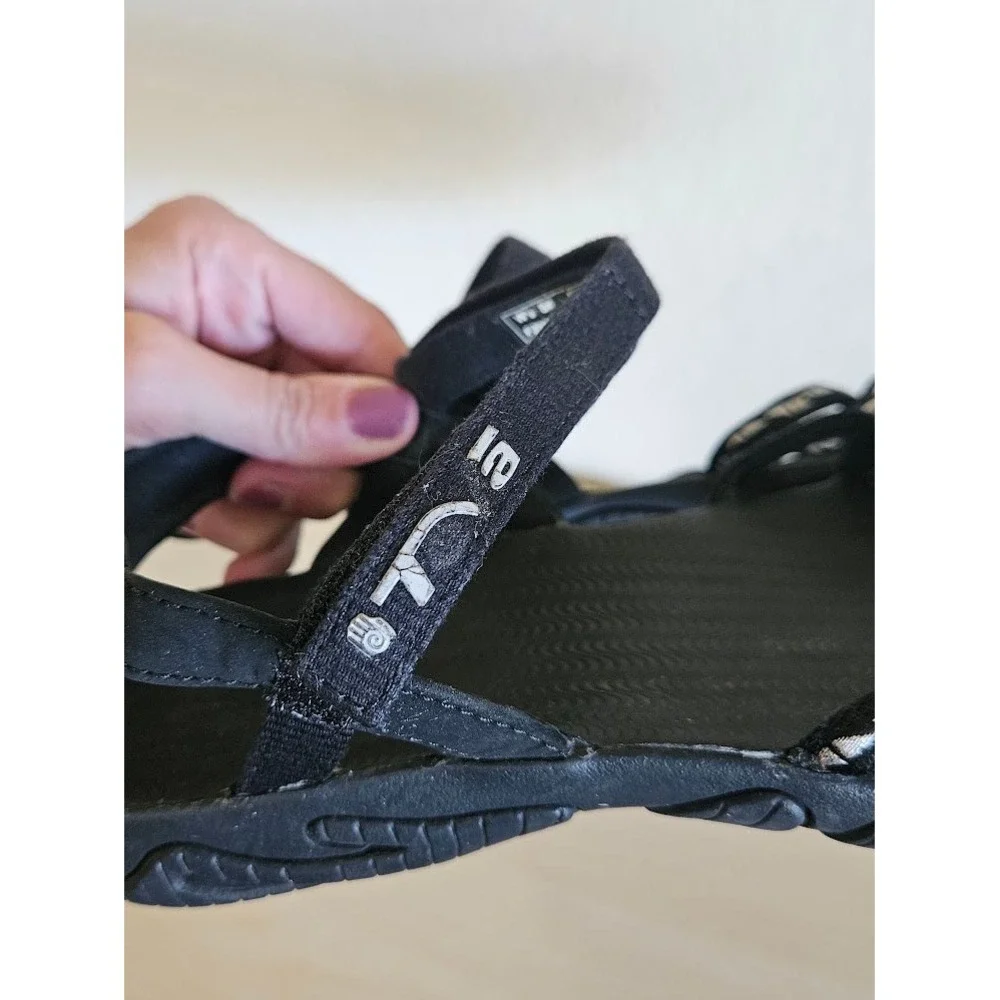 Teva Kayenta Strappy Athletic Sandals Black White Womens 8 Outdoor Gorpcore